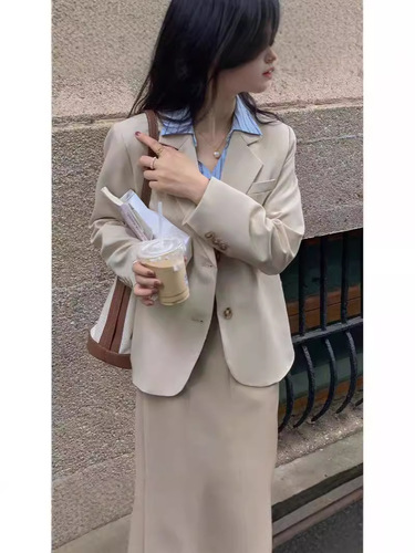 Spring and Autumn Petite Blazer for Women: Trendy Short, Slim-Fit, Elegant Top—Perfect for Casual, Commuter, and Professional Looks