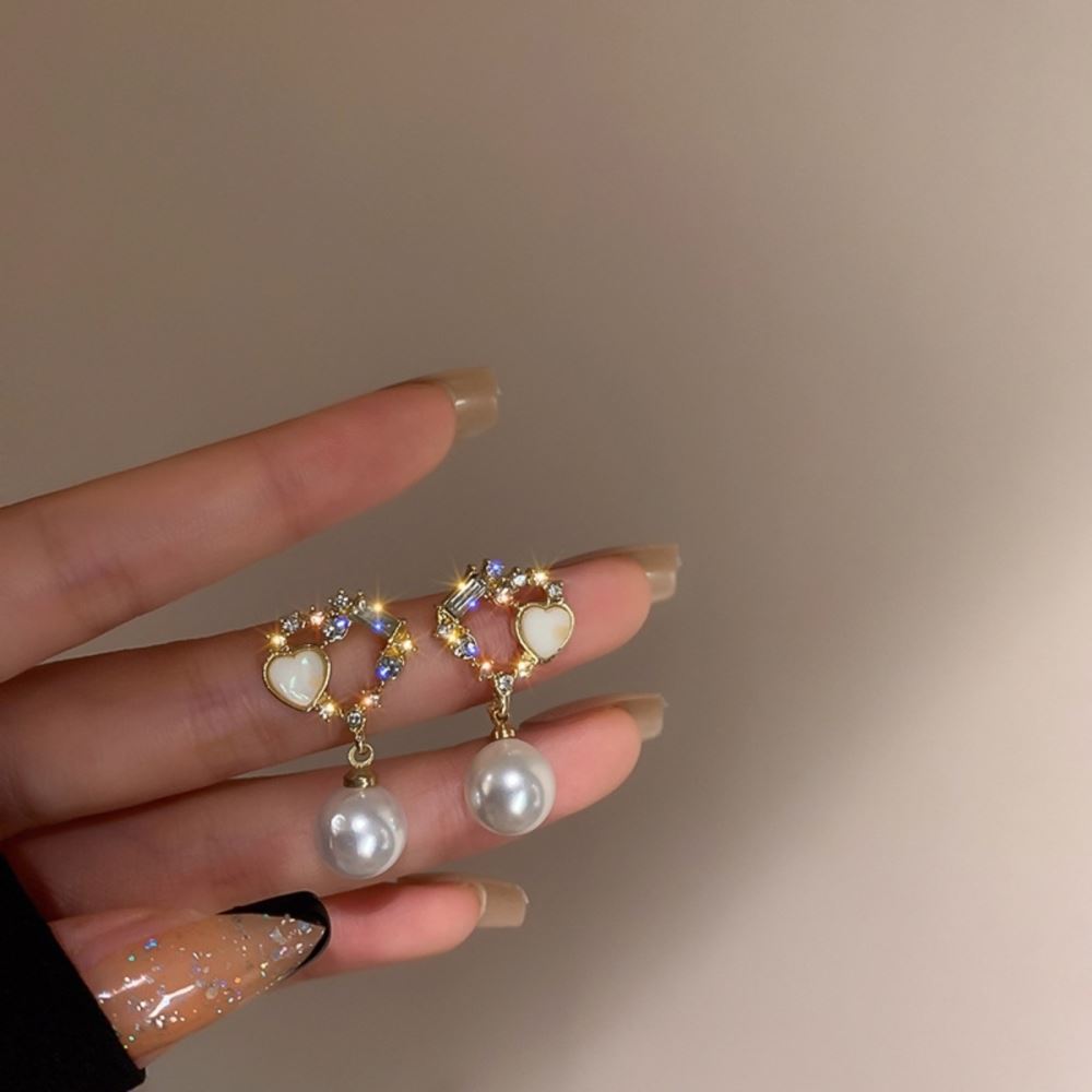 Ingresos franceses de perlas de moda femenina simple pendientes rojos ligeros de lujo versátiles pendientes de nicho de alta calidad