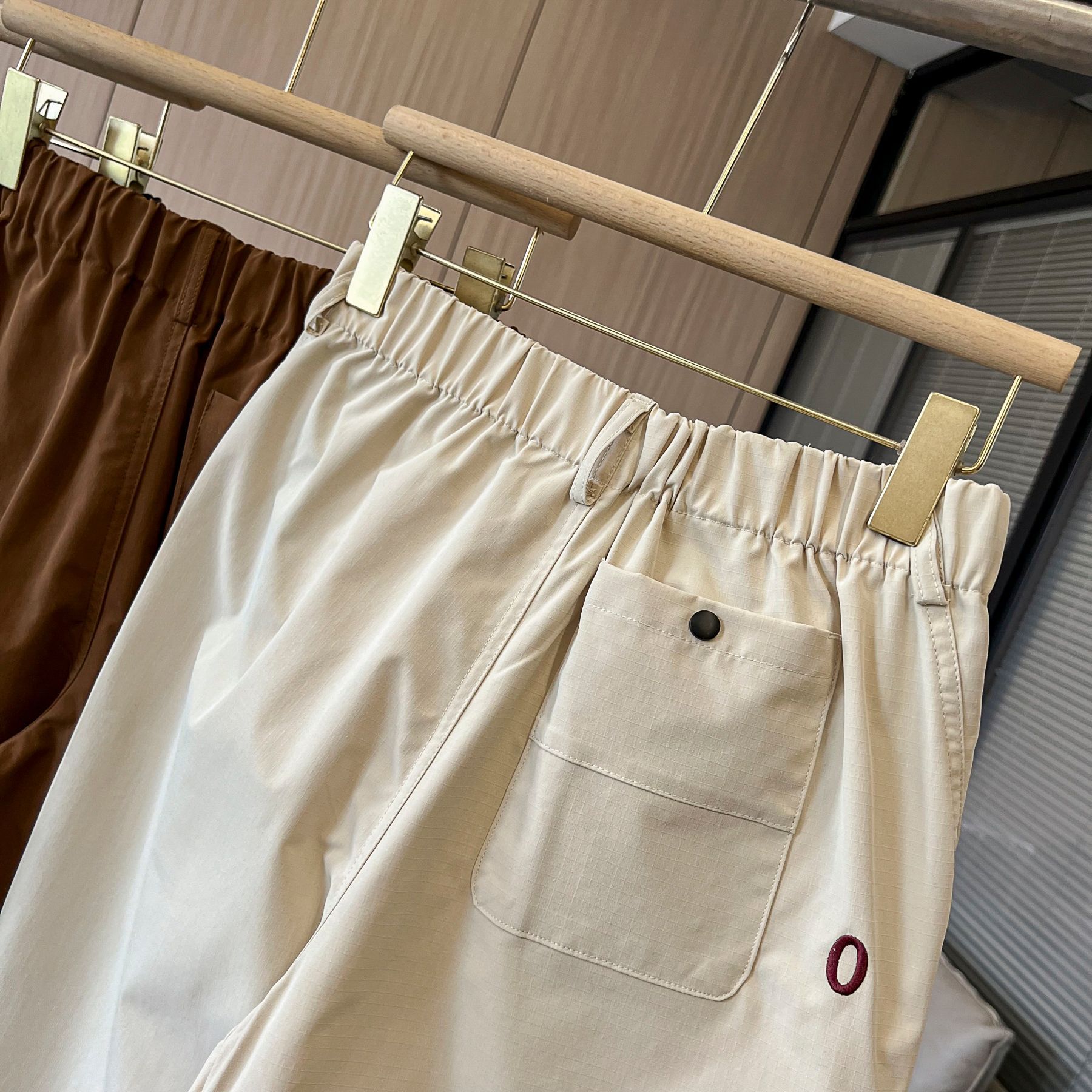 Herrenbekleidung Outdoor lockere Damen kleine gerade Silhouette schnelltrocknende Matrixgitter verschleißfeste atmungsaktive Freizeithose_voghion.com