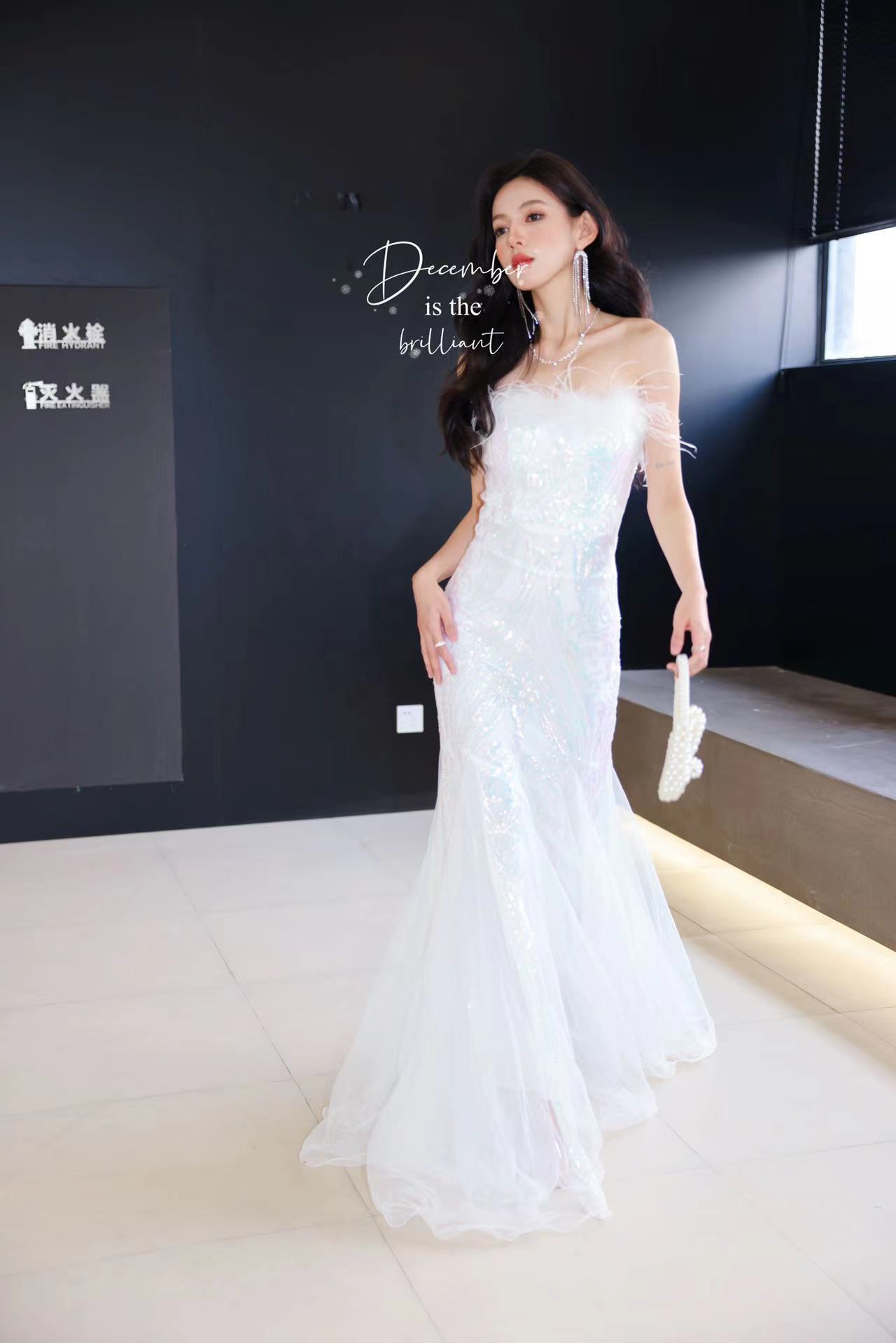 2025 nuevo vestido de pecho negro de sequillas de cola de pescado anfitrión de la industria pesada banquete de boda día de los candidatos