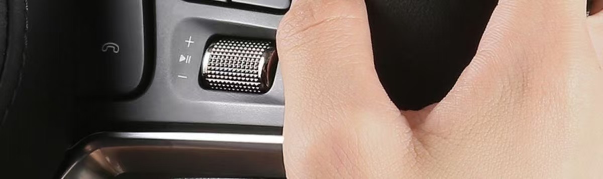 Suitable for Hongqi H5/H9/Eqm5/H7/Ehs9 Steering Wheel Cover Genuine Leather Suede Carbon Fiber Car Handlebar Cover