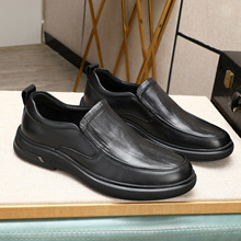 超软真皮宽松舒适男鞋2025秋冬新款套脚男士压纹休闲皮鞋厂家批发