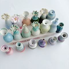 景徳鎮の陶磁器の花瓶のミニの置物の卸売りの事務室のデスクトップの生け花の器のins風の陶磁器の小さい花瓶