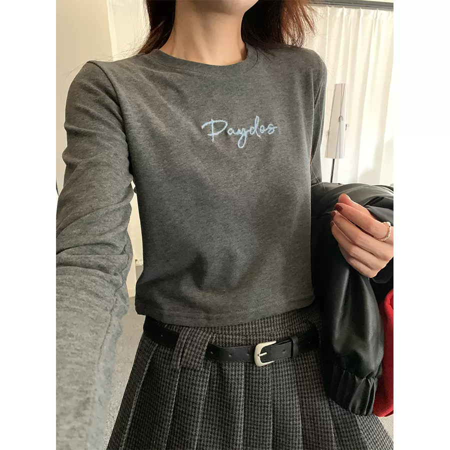 黄峥 磨毛正肩字母绣花短款长袖T恤女秋冬修身显瘦内搭上衣541063