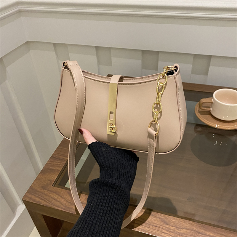 Bolso simple coreano para mujeres otoño / invierno 2024, nuevo estilo de moda retro bolso de brazo francés, textura exterior, bolso de lujo ligero para mujeres.