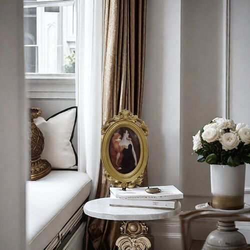 Resin carved photo frame table, European retro, desktop ornaments and picture frame combination matching golden embossed picture frame