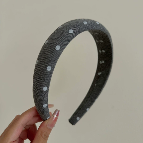 Dark gray polka dot white