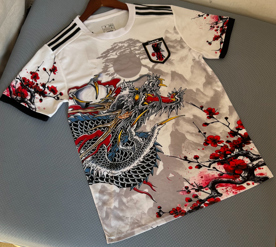 25-26 Nueva camiseta de anime de camiseta japonesa One Piece Samurai Sakura Dragon Ball Uniforme de fútbol transfronterizo de edición especial