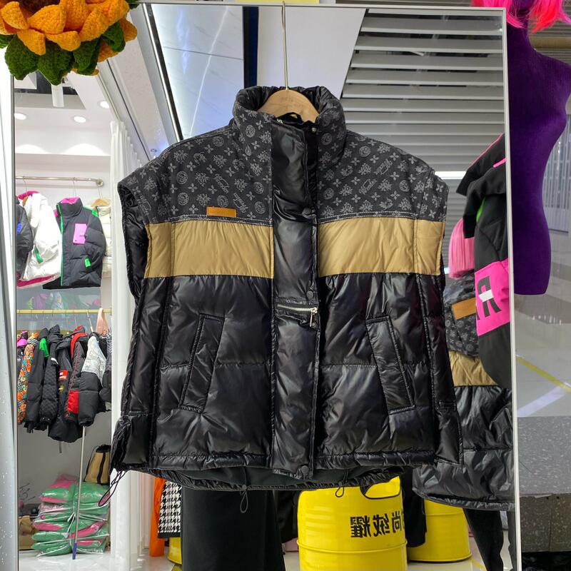 Western Style Down Vest Women's Winter 2024 New European Stitching Collar Zipper Cardigan Contrast Color Vest Jacket Western Style Down Vest Women's Winter 2024 New European Stitching Collar Zipper Cardigan Contrast Color Vest Jacket