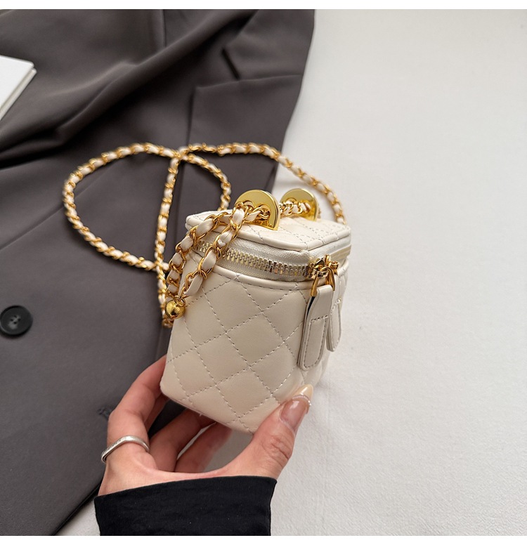 Little Bag Women 2025 Summer New Fashion diamond-shaped chain patent leather crossbody bag, versatile single-shoulder hand-carry bucket bag undefined