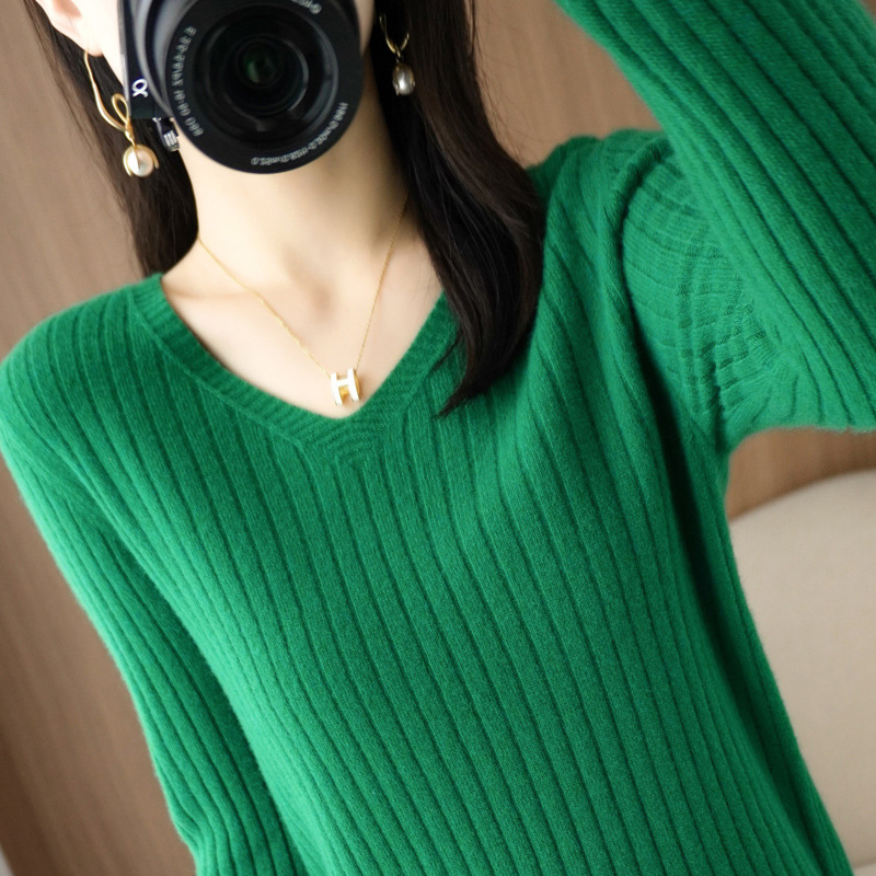 新しいニットの女性のプルオーバーvネックのセーターの長袖の短いタイプは純色の底のシャツの洋風の中で上着を掛けます。|undefined