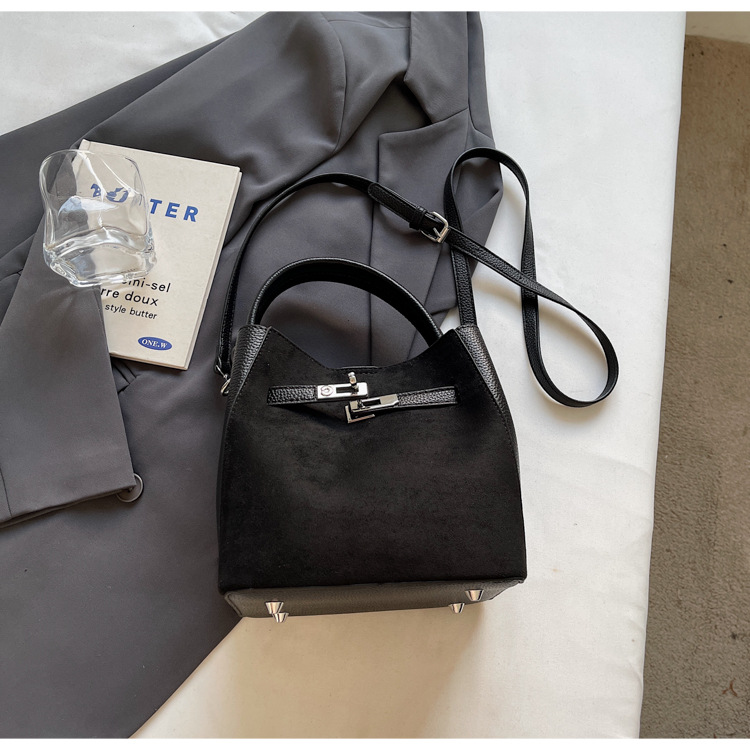 Bolso de venta caliente, bolso de mochila para mujeres 2025, nuevo nicho coreano de alto nivel, bolso de cubo de mano de empalme