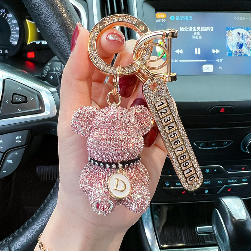 Collar de dibujos animados creativo letras llenas de diamantes placa de número de oso llavero de automóvil anti-perdida llavero regalos para hombres y mujeres
