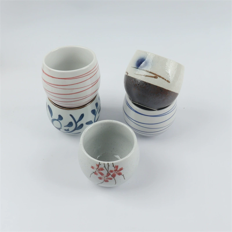 Порционный паровой японский яйцо в чашеcup японский и корейский ресторан гостиничный чаша чай мисо чашка японский стиль гостиничная чаша пара