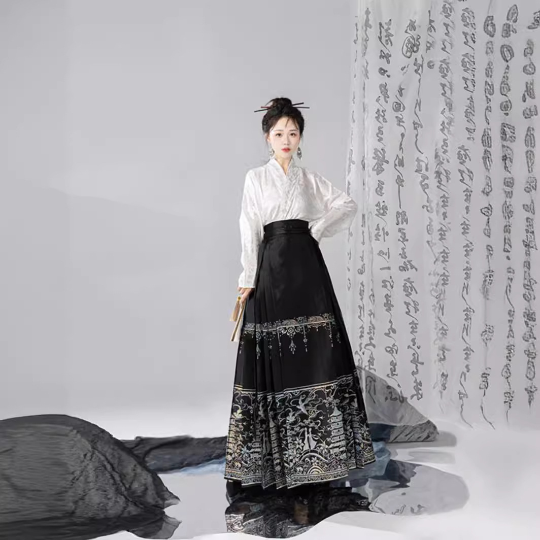 【鹊桥】螺钿马面裙套装通勤显瘦明制汉服女春秋款国风明制改良