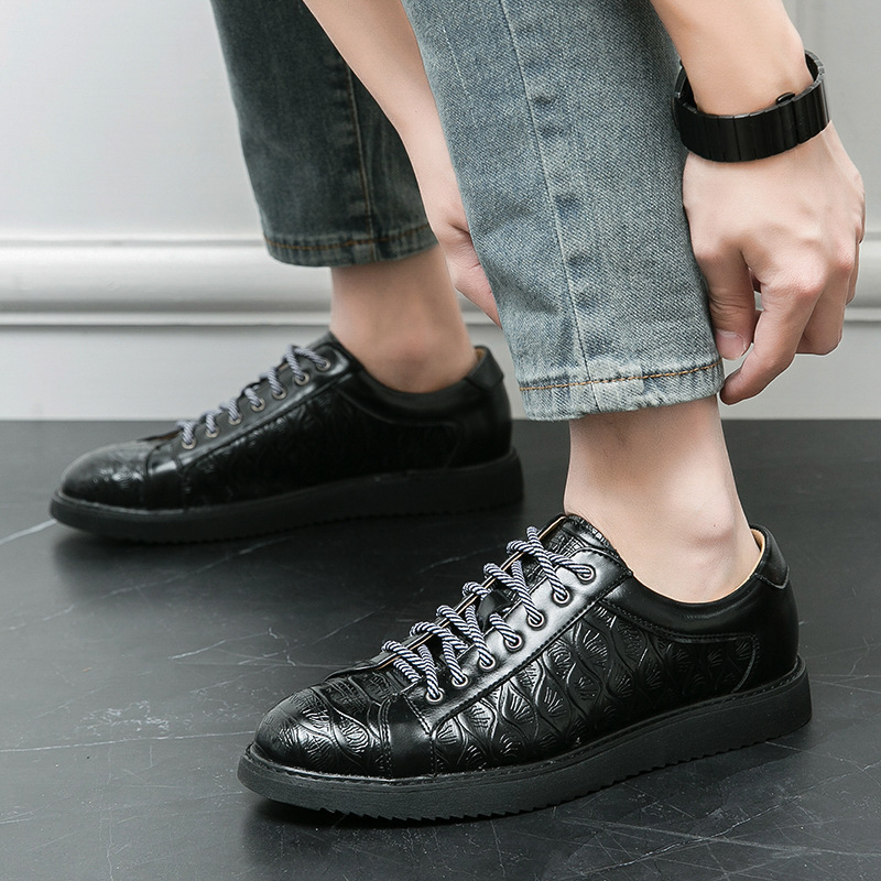 Primavera y verano transfronterizos nuevos zapatos de cuero de negocios con cordones para hombres Estación europea Moda de gran tamaño para hombres Zapatos formales para hombres Zapatillas casuales para hombres