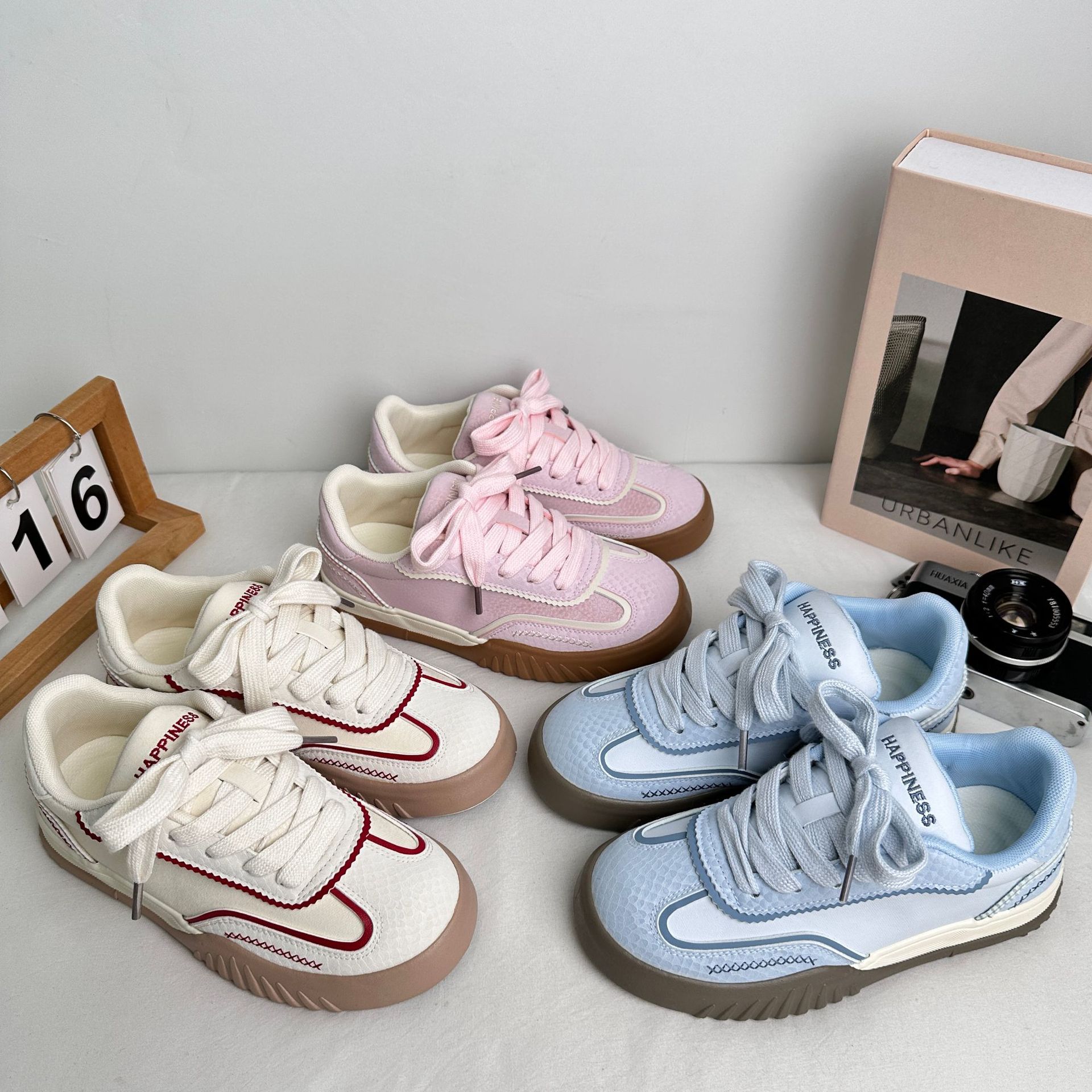 Yuanbo 2025 primavera nuevo estilo zapatos de lona para estudiantes de corte bajo zapatos de lona deportivos casuales para mujer zapatos de cuero para mujer