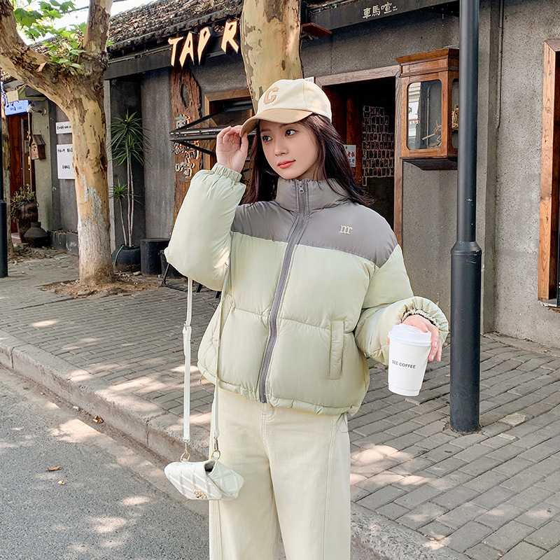 대조 컬러 다운 코튼 패딩 재킷 여성용 크로스 보더 가을 및 겨울 짧은 색상 매칭 두꺼운 코튼 패딩 의류 루즈 칼라 코튼 패딩 재킷