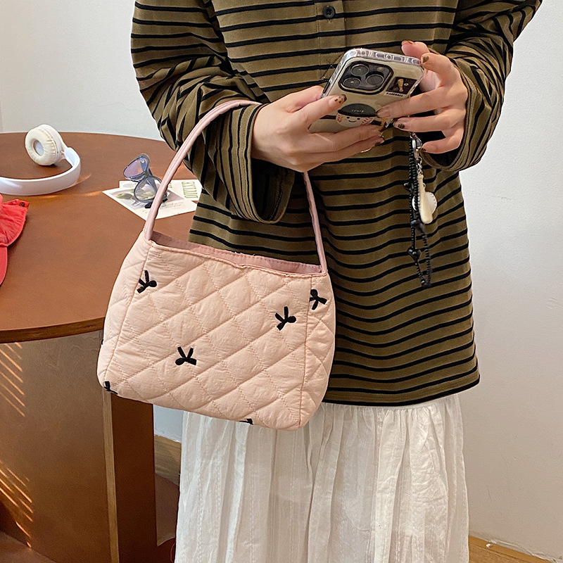 2024 nuevo bolso de arco de bordado, bolsa de maquillaje de gran capacidad, bolsa de lavado, bolsa de ocio, bolsa de mujer