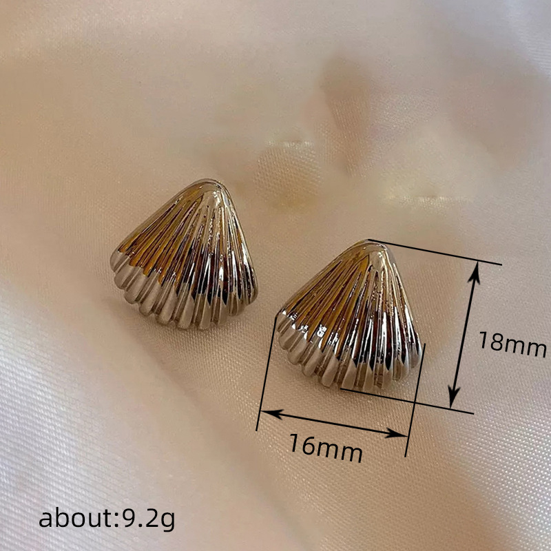 1 Pair Casual Simple Style Shell Plating Copper Ear Studs display picture 1