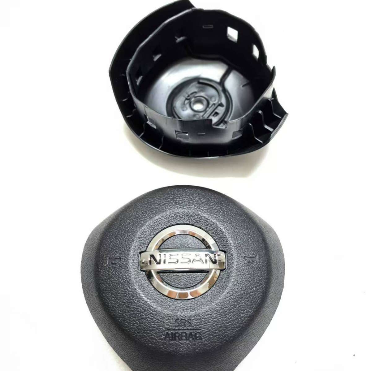 Adecuado para Nissan Qijun Qashqai Sylphy Teana Jinke Volante Cubierta de trompeta Caja decorativa de plástico