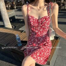 法式复古少女V领红色碎花吊带裙修身显瘦收腰绑带短裙度假连衣裙