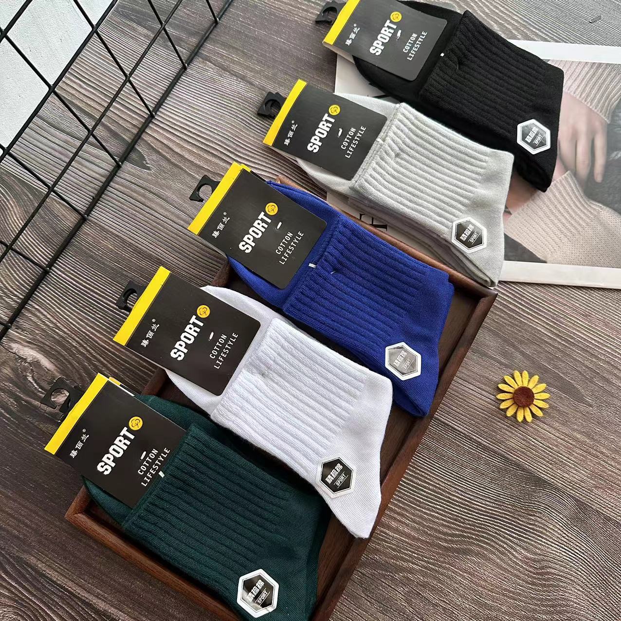 2024 otoño nuevo estilo calcetines deportivos para niños moda todo fósforo calcetines de algodón de cintura alta para adultos otoño e invierno calcetines de tubo para hombres