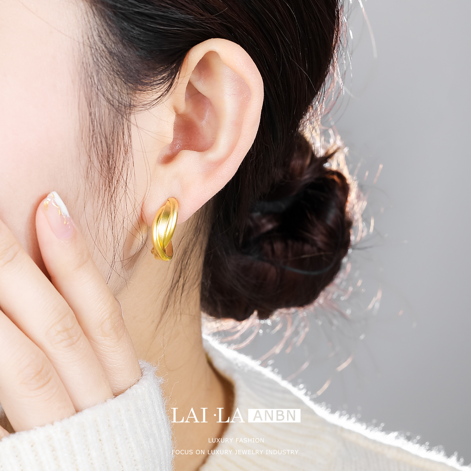 Corea del Sur elegantes pendientes de celebridades de Internet de alta calidad Mosquito bobina oreja clip retro geométrico torcedura pendientes