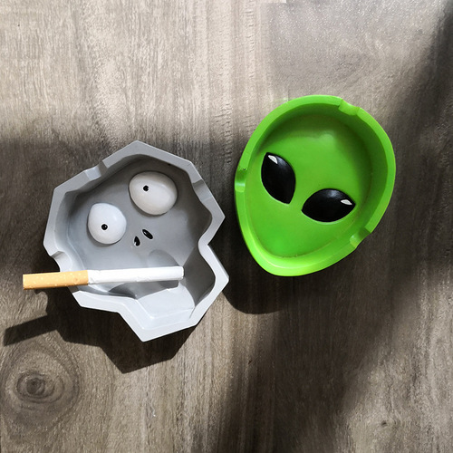 Amazon's new resin alien ashtray ornaments creative home desk ashtray decorations wholesale