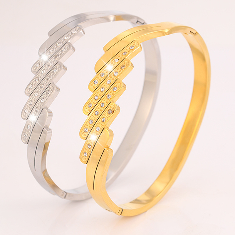 Brazalete de acero de titanio japonés y coreano variado estilo de pareja de diamantes irregulares personalidad simple diseño brazalete mujer no decoloración joyas