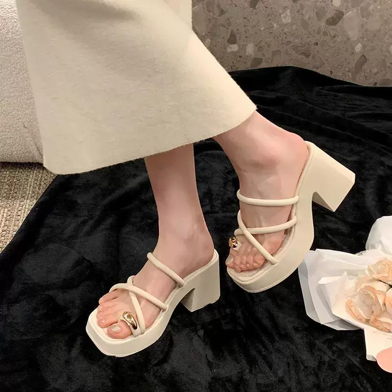 Модные дамы на высоком каблуке носят дикие холодные тапочки для женщин 2024 летом новая сетка красная толстая каблука