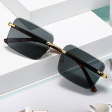 6087时尚玳瑁镜腿金属太阳镜女 2025新款跨境个性方形墨镜批发