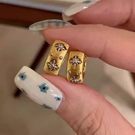戒指;项链;手链