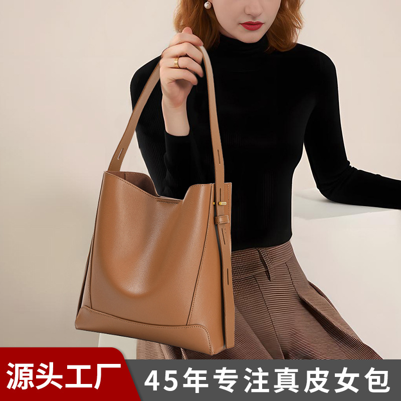 小眾百搭通勤托特單肩包 真皮女士高級感精緻大容量斜挎水桶包包