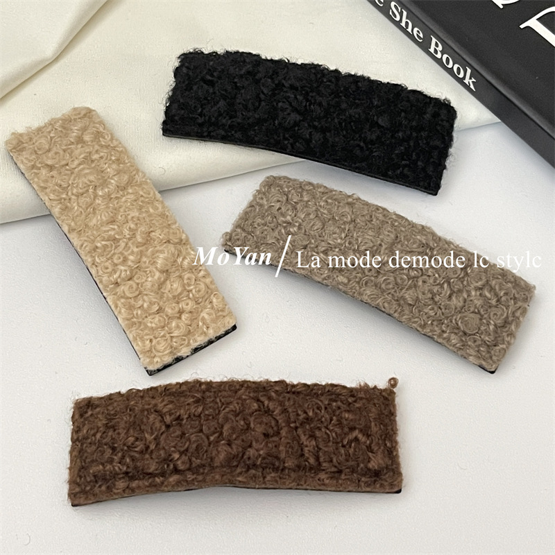 Demi-season square hairgrip
