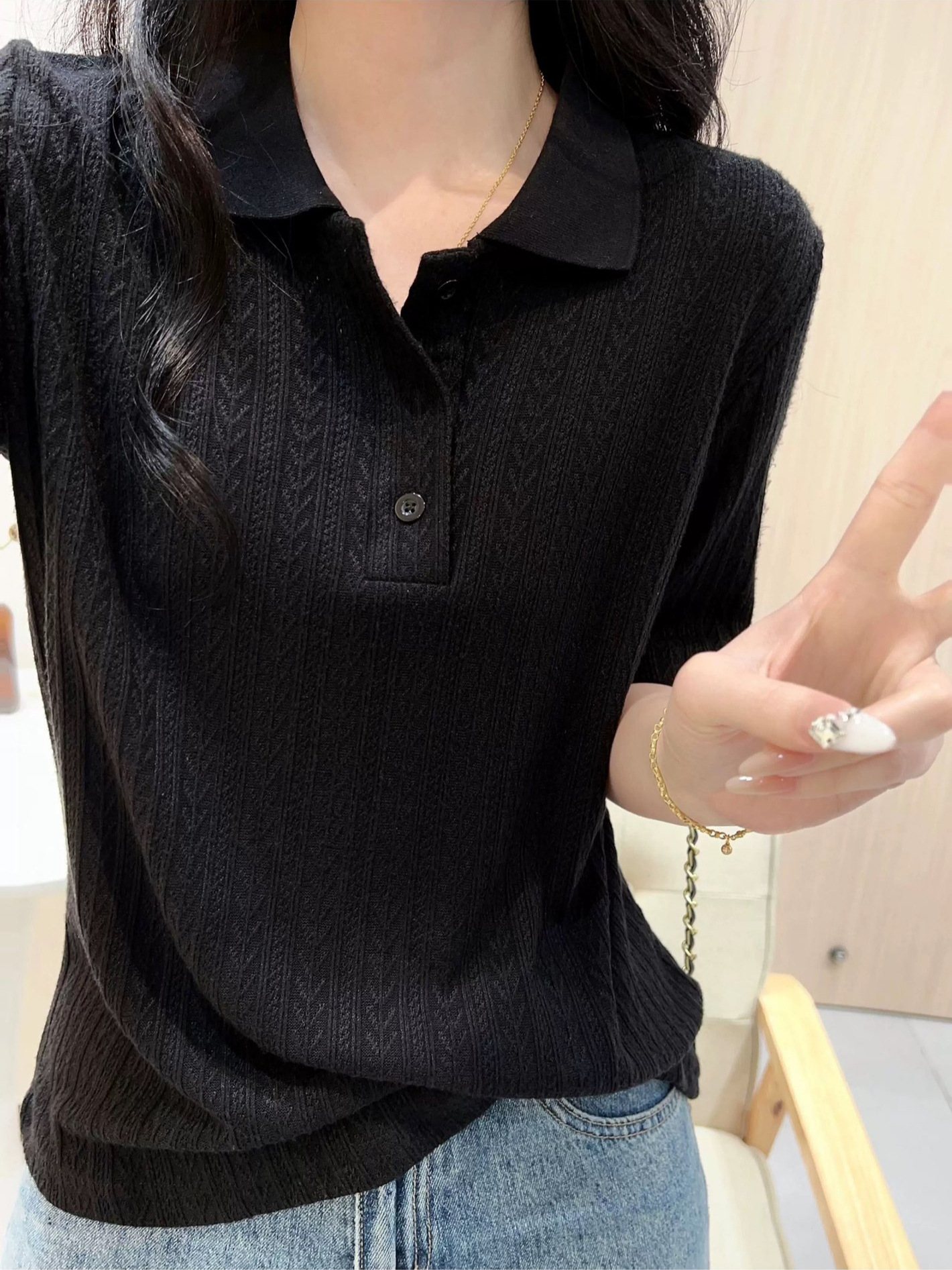 Áo polo nữ ngắn tay dáng ôm, cổ bẻ, phom chuẩn, thiết kế tôn dáng — màu đen