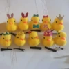 Уточка с короной из пайеток