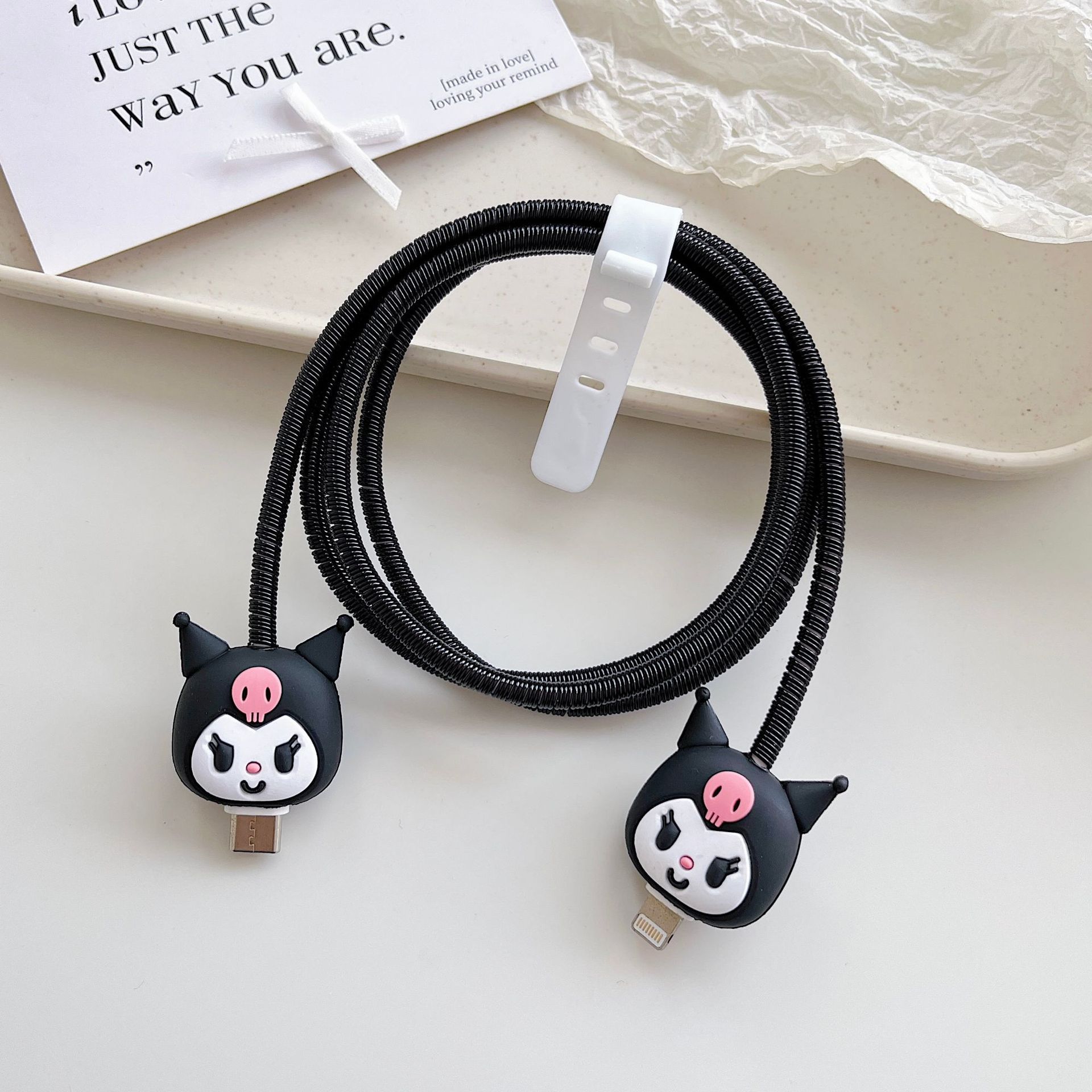 Amazon cartoon cable de datos cubierta adecuada para Apple Android cable de datos de carga rápida cuatro piezas en stock al por mayor