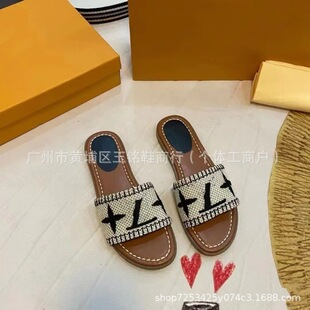 ���Q�μ�V��ƽ����ЬŮ�����鲼���z���⴩һ��ɳ��ƽ����Ьֱ�N