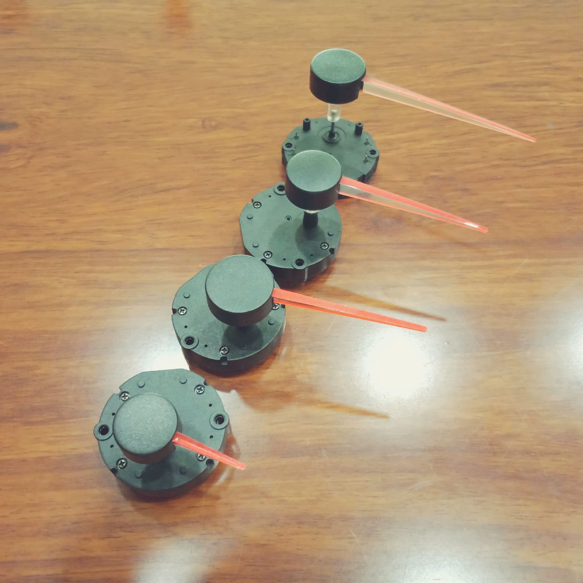 Регулярный указатель инструмента автомобиля-Красный-общий стиль-круглый колпачок красный