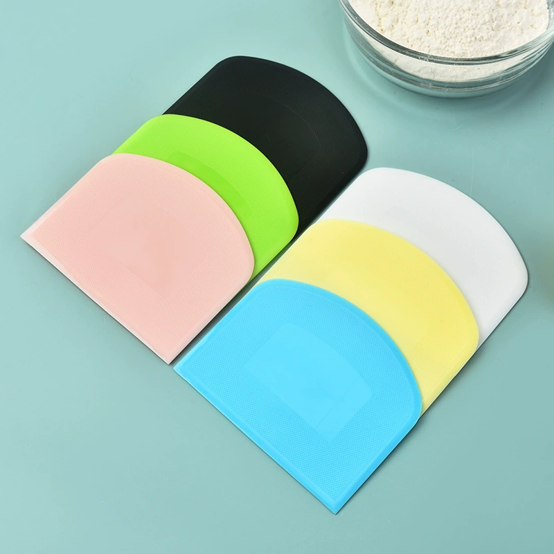 Пластиковая мука для соскабливания PE торт для теста двойного назначения Мягкая скребка для домашнего использования, чтобы разрезать крем для выпечки кекс