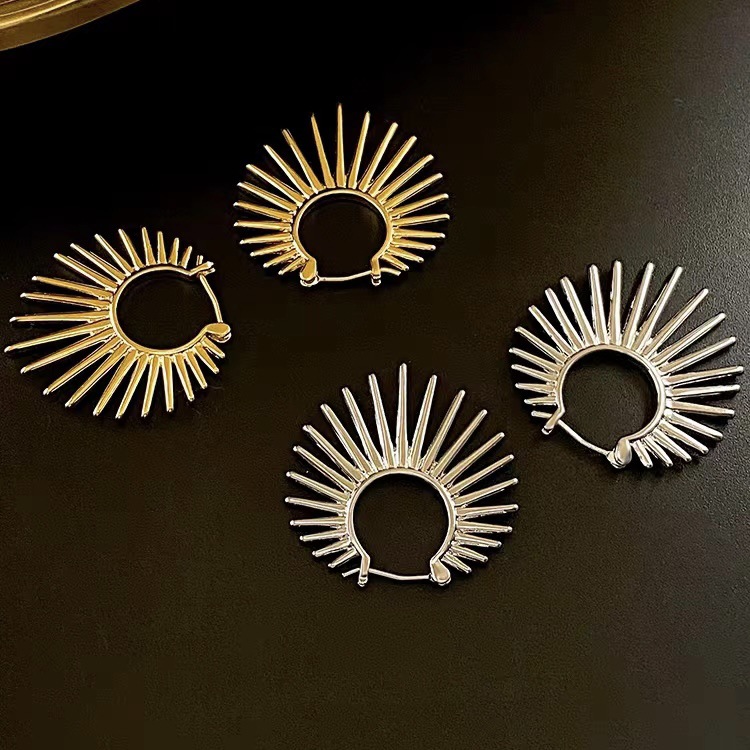 16g Weight 18K Gold Plated Plating Material 1 Pair Vintage Style Solid Color Flower Plating Copper 18k Gold Plated Hoop Earrings