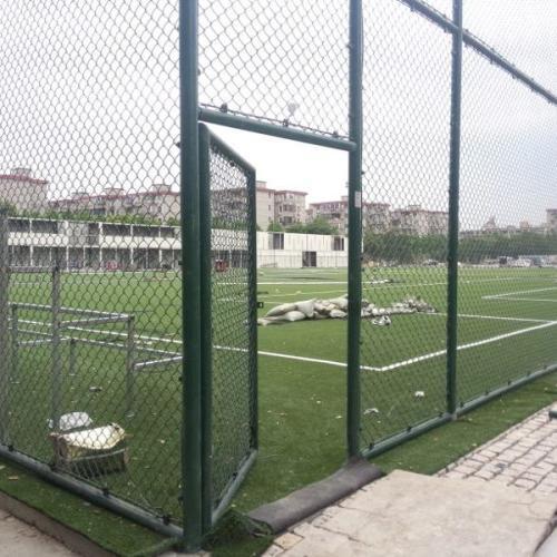 球场围网 体育场围栏勾花护栏网铁丝网防护学校操场菱形