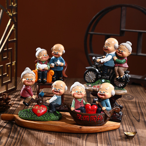 Creative Grandpa and Grandma Resin Figurine Bar Cabinet Home Desk Decorative Item Golden Anniversary Gift Elderly Gift