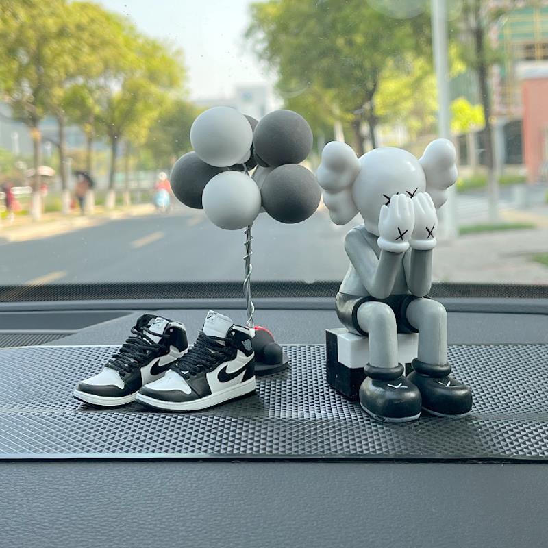 Panda shoes + gray ball + gray face + pad