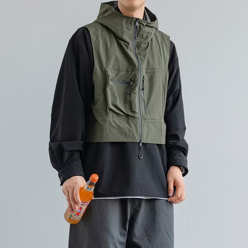 Japanese style cityboy short cargo vest jacket for men, American style summer thin hooded functional multi-pocket vest.