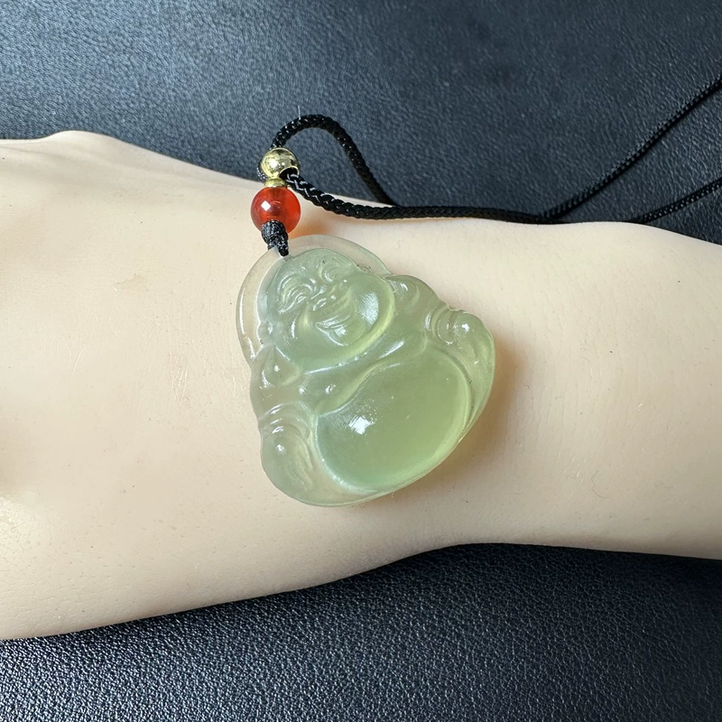 Натуральный кулон из нефрита