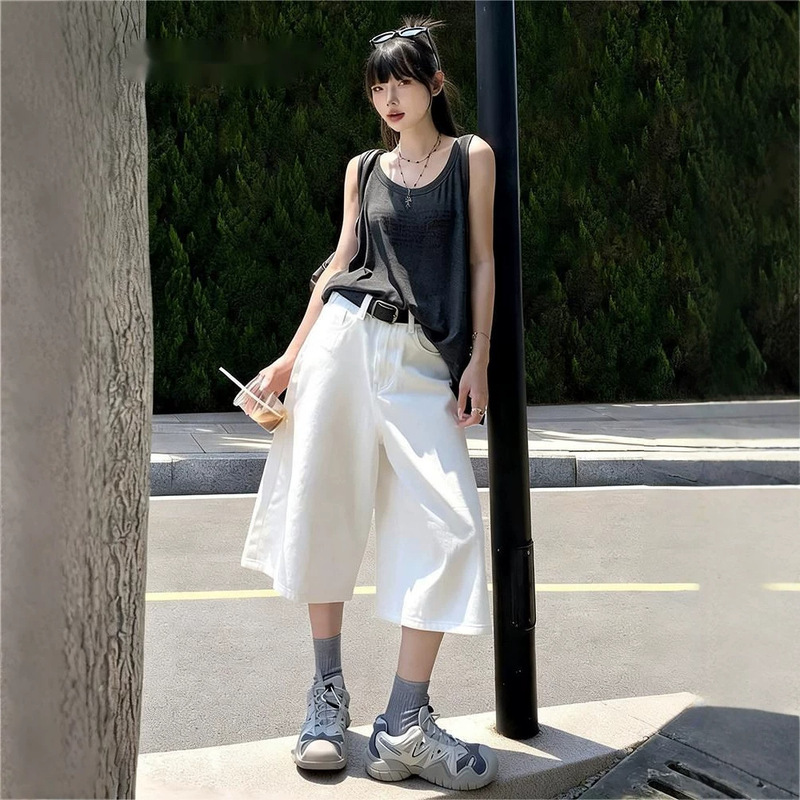 American retro white cropped jeans for women, summer wide-leg over-the-knee mid-length pants, high-waisted slimming six-point shorts American retro white cropped jeans for women, summer wide-leg over-the-knee mid-length pants, high-waisted slimming six-point shorts