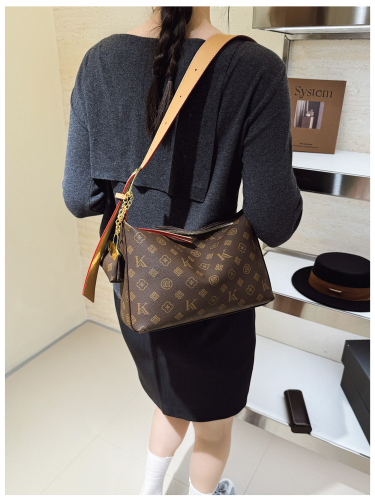 Einzigartige Vintage Elegante Luxus-Designer Wickeltasche für Frauen Große Kapazität Pendler-Tragetasche Modische Damen Einzelschultertasche – Detail 8