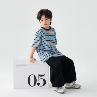 2026夏季新款儿童休闲港风宽松短袖男中大童洋气贴标百搭条纹T恤